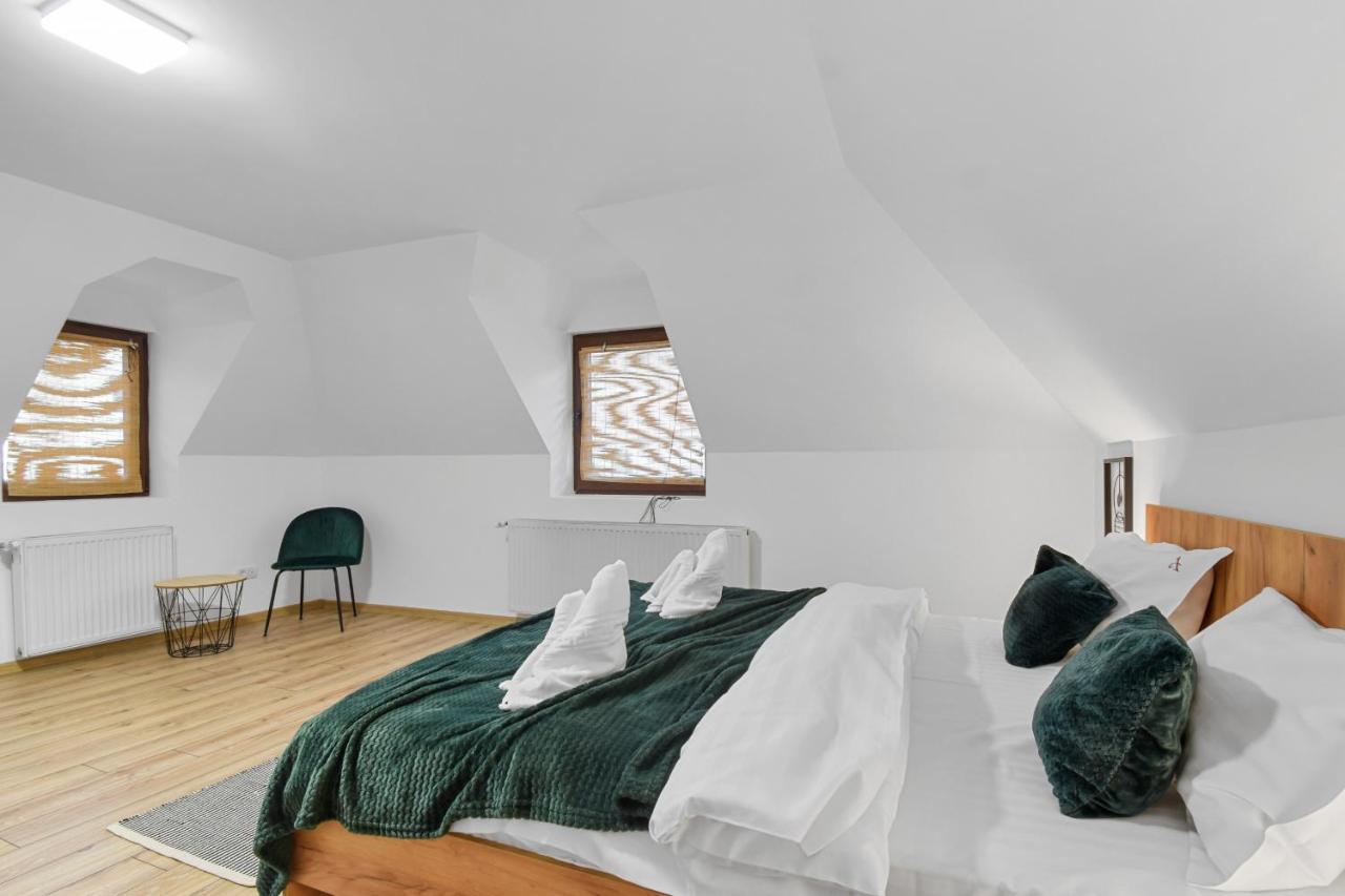 Two Bedrooms Hytta Apartment シナヤ エクステリア 写真