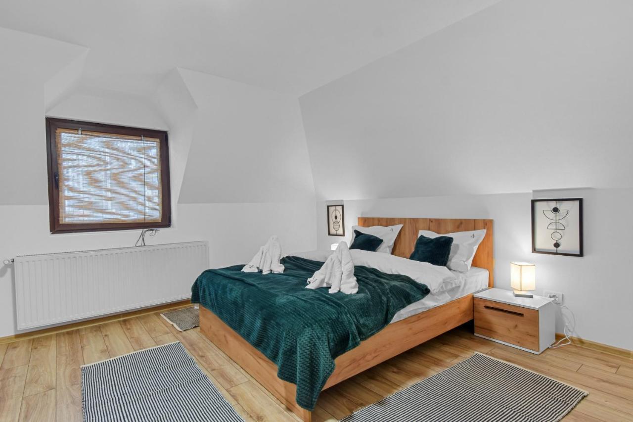 Two Bedrooms Hytta Apartment シナヤ エクステリア 写真