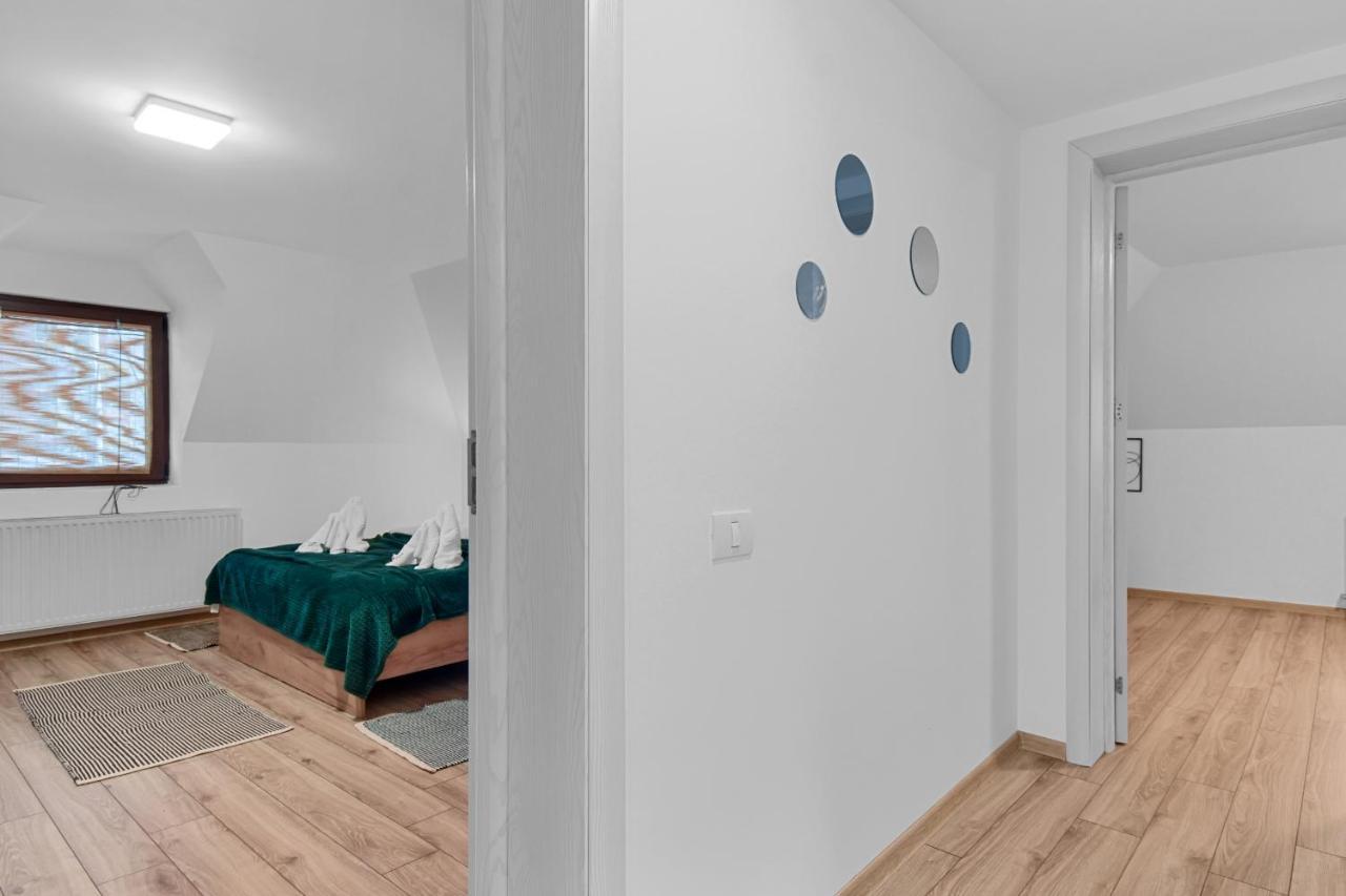 Two Bedrooms Hytta Apartment シナヤ エクステリア 写真